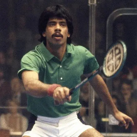 The evolution of squash rackets from wood to graphite – UNSQUASHABLE